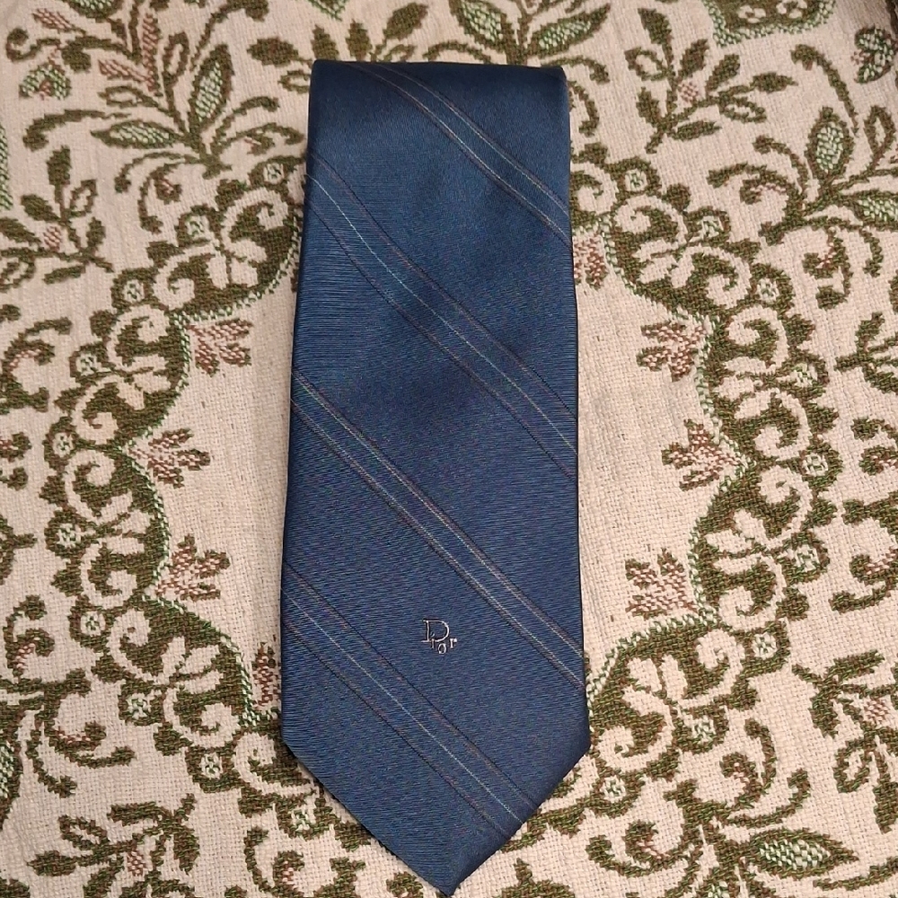 Elegant Blue Striped Tie